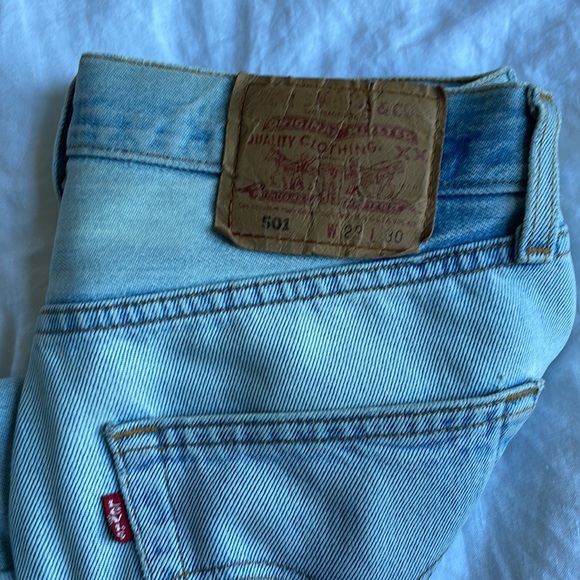 LEVI 501’S LIGHT WASH (aka ur lucky day) distressed straight leg W29 L30 - Picture 4 of 13